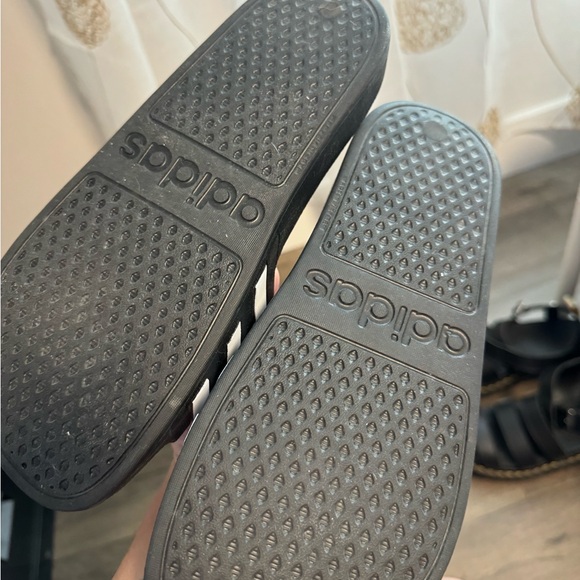 ADIDAS SLIDES NEW - Picture 2 of 2